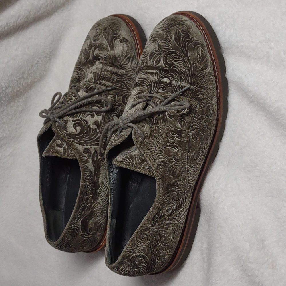 Stuart Weitzman Metro Velvet Embroidered Oxford Shoes